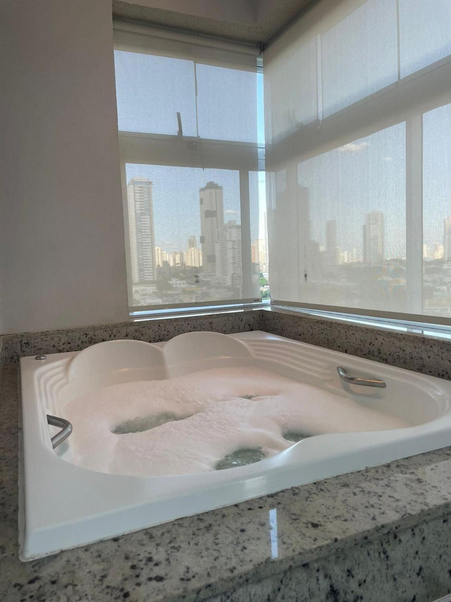 1 Qts.| 2 Hosp. | Jacuzzi Na Varanda | Linda Vista جويانيا المظهر الخارجي الصورة